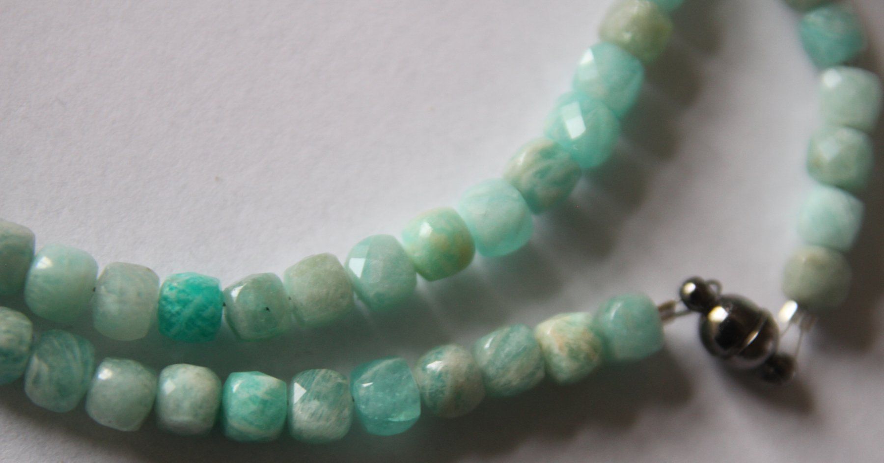 Catenine: NEU: Amazonit Würfel Kette Collier Magnetverschluss – Nuovo (secondo la descrizione) da Matten b. Interl venduto da EdelsteineInterlaken 2