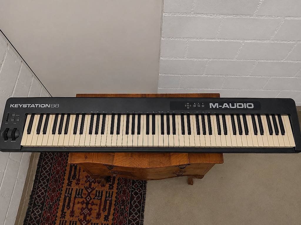 Strumenti musicali: M-Audio Keystation 88 – MIDI Keyboard / Controller – Usato da Dietikon venduto da Vent-Gary- 2