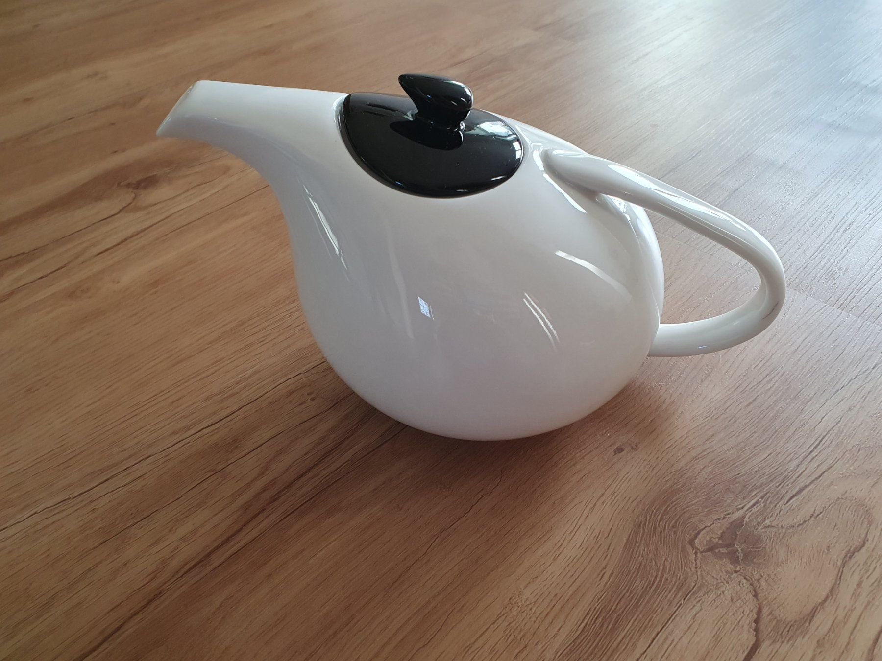 Teekannen: Teekanne weiss, schwarzer Deckel, ca. 1.6l – Neu (gemäss Beschreibung) aus Heinrichswil von frankie19860 5