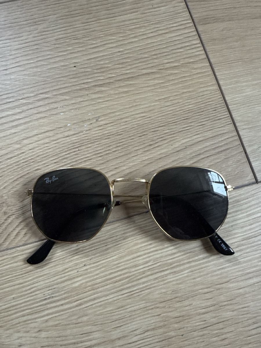 Lunettes & Verres: Lunettes de soleil  – Neuf (Voir description) à Belmont-Lausanne par Michelle_Srdr_