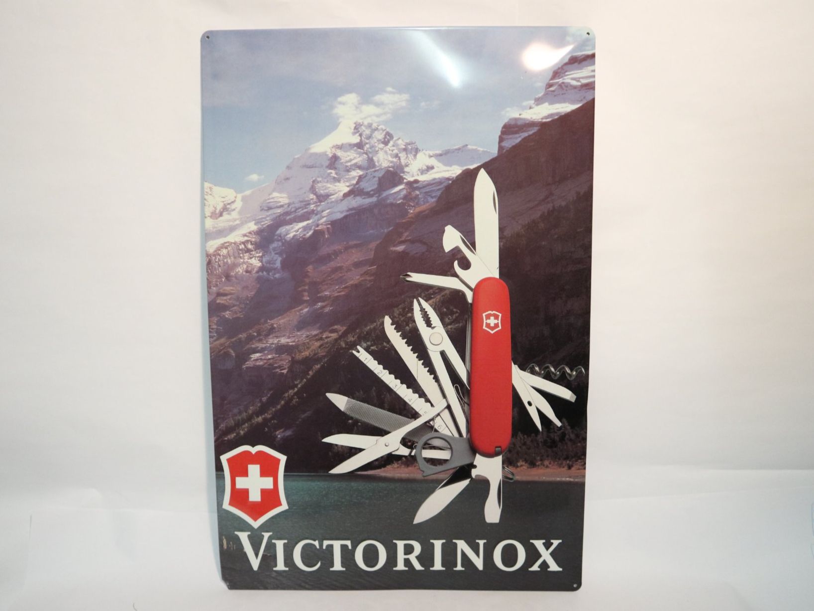 Victorinox Schilder: Grosses Victorinox Blechschild 60cm x 40cm – Gebraucht aus Eschenbach SG von Astalavista 6