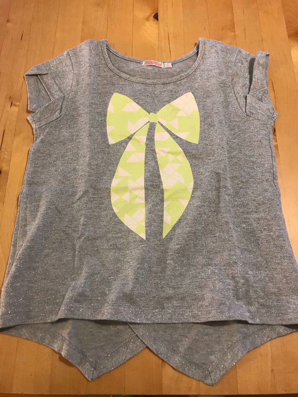 Billieblush Blusen, T-Shirts & Tops: T Shirt der Marke Billieblush – Gebraucht aus Spiez von HomeShoppingSpiez