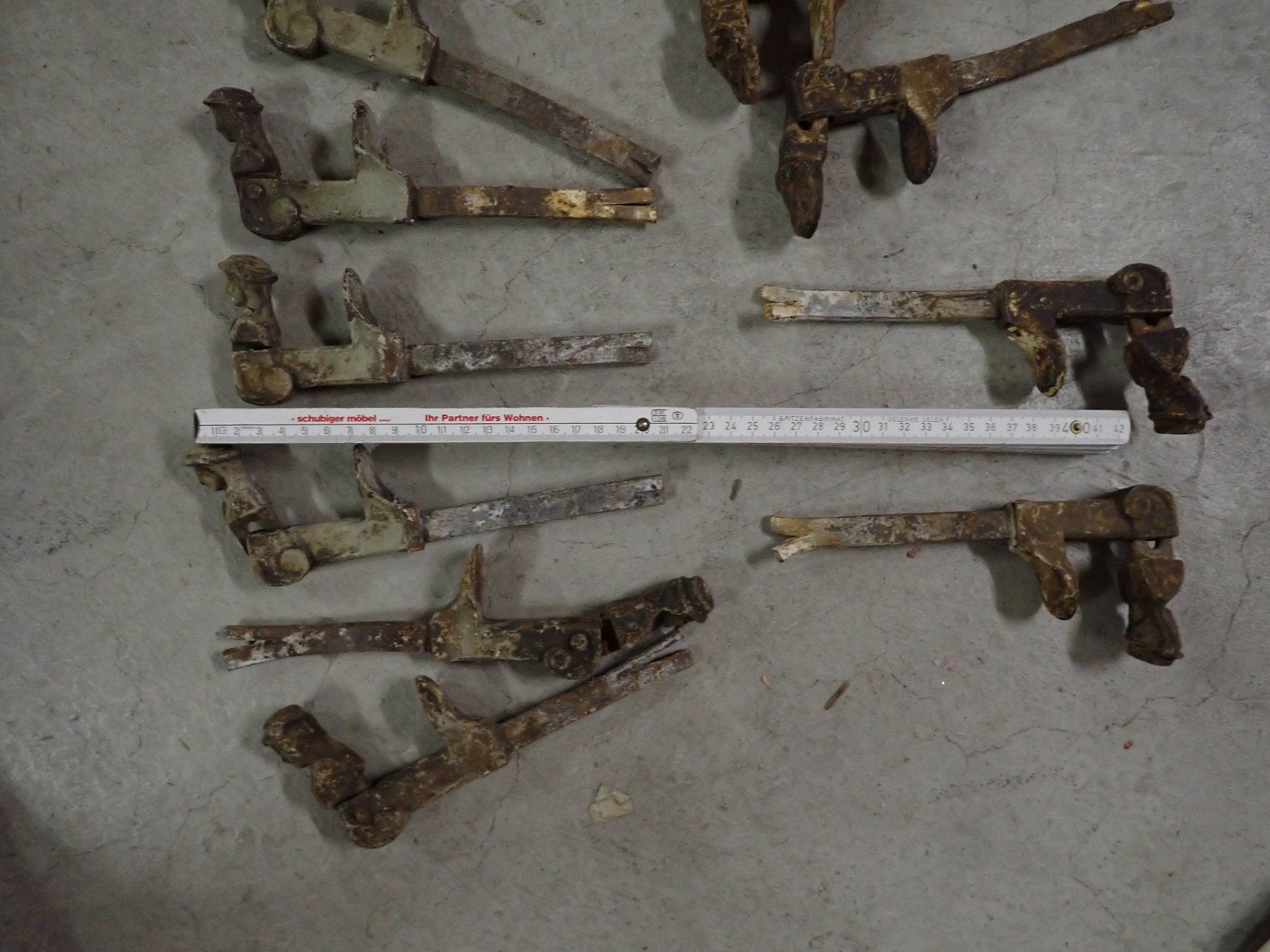 Quincaillerie: Grosse Sammlung antiker Fensterladenhalter – D'occasion à Wallisellen par Mf1000 5