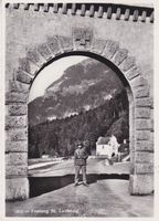 Militär-Postkarte mit Wache beim Eingang Festung Luzisteig.