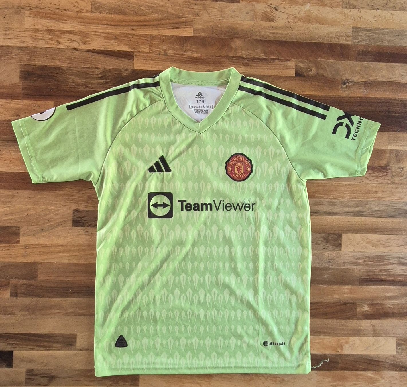 Adidas Scarpe, pantaloni & magliette da ginnastica: Fussball Trikot und Hose – Usato da Wuppenau venduto da Suenneli10 1