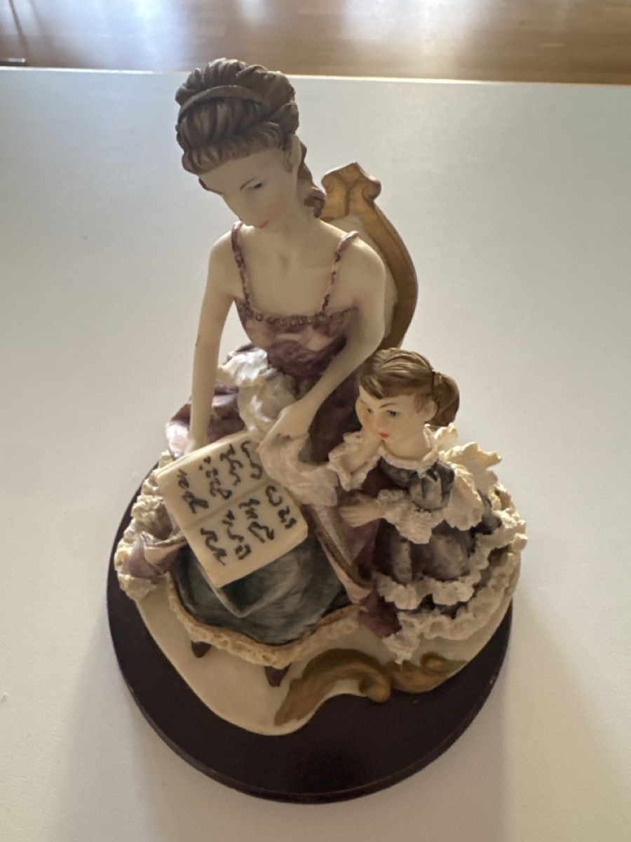 Tutte le decorazioni: Deko Figur Mutter mit Kind lesend – Usato da Zürich venduto da oase69 1