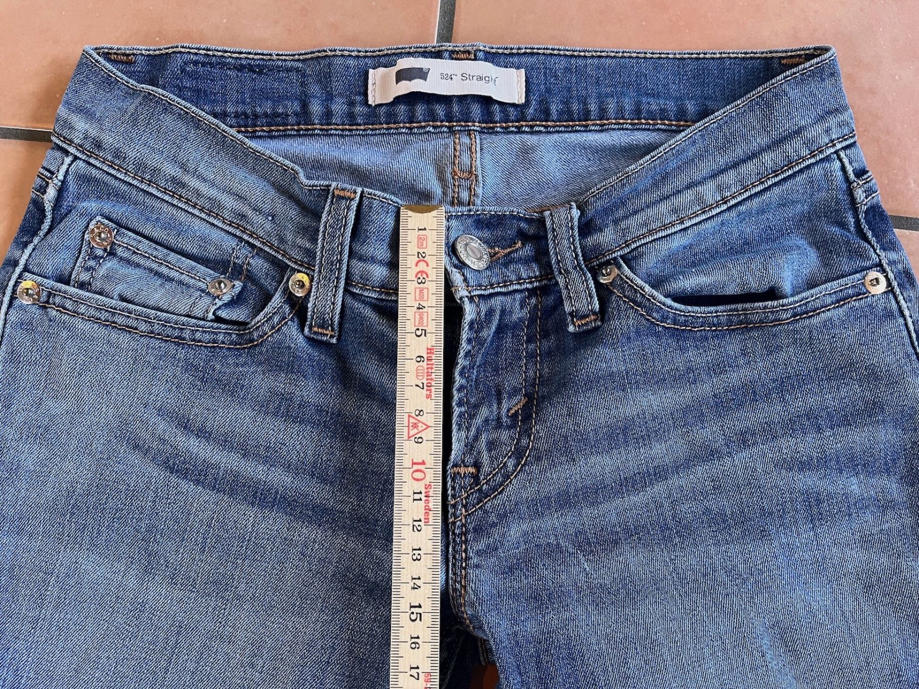 Levi's Jeans: Jeans Levi's 524 Taille W24 L32 – D'occasion à Eclépens par meegogeem 2