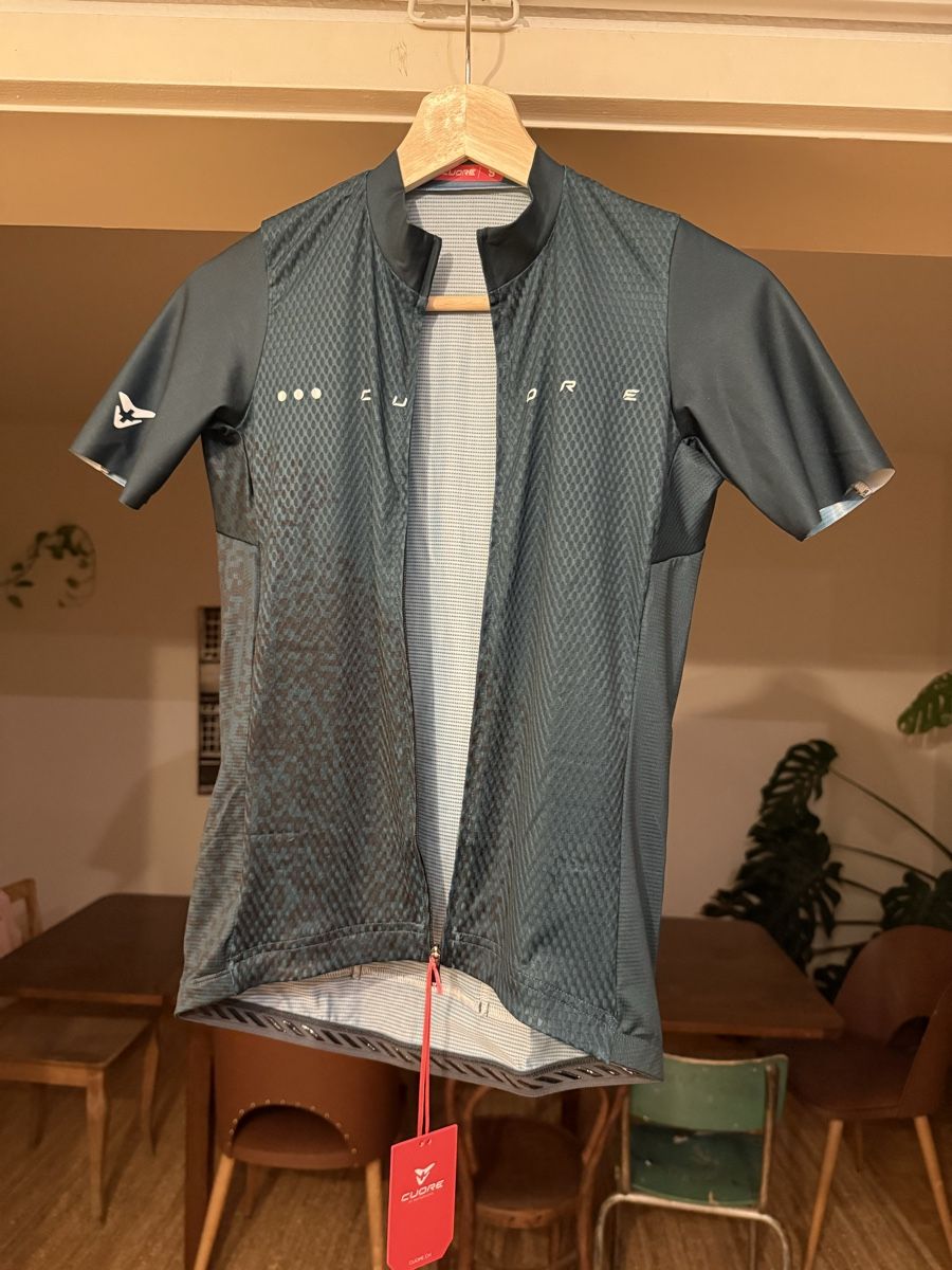 Canottiere & Pantaloni: Cuore Silver Race 2.0 Kurzarmtrikot – Nuovo e nell'imballaggio originale da Bern venduto da anii_i 3