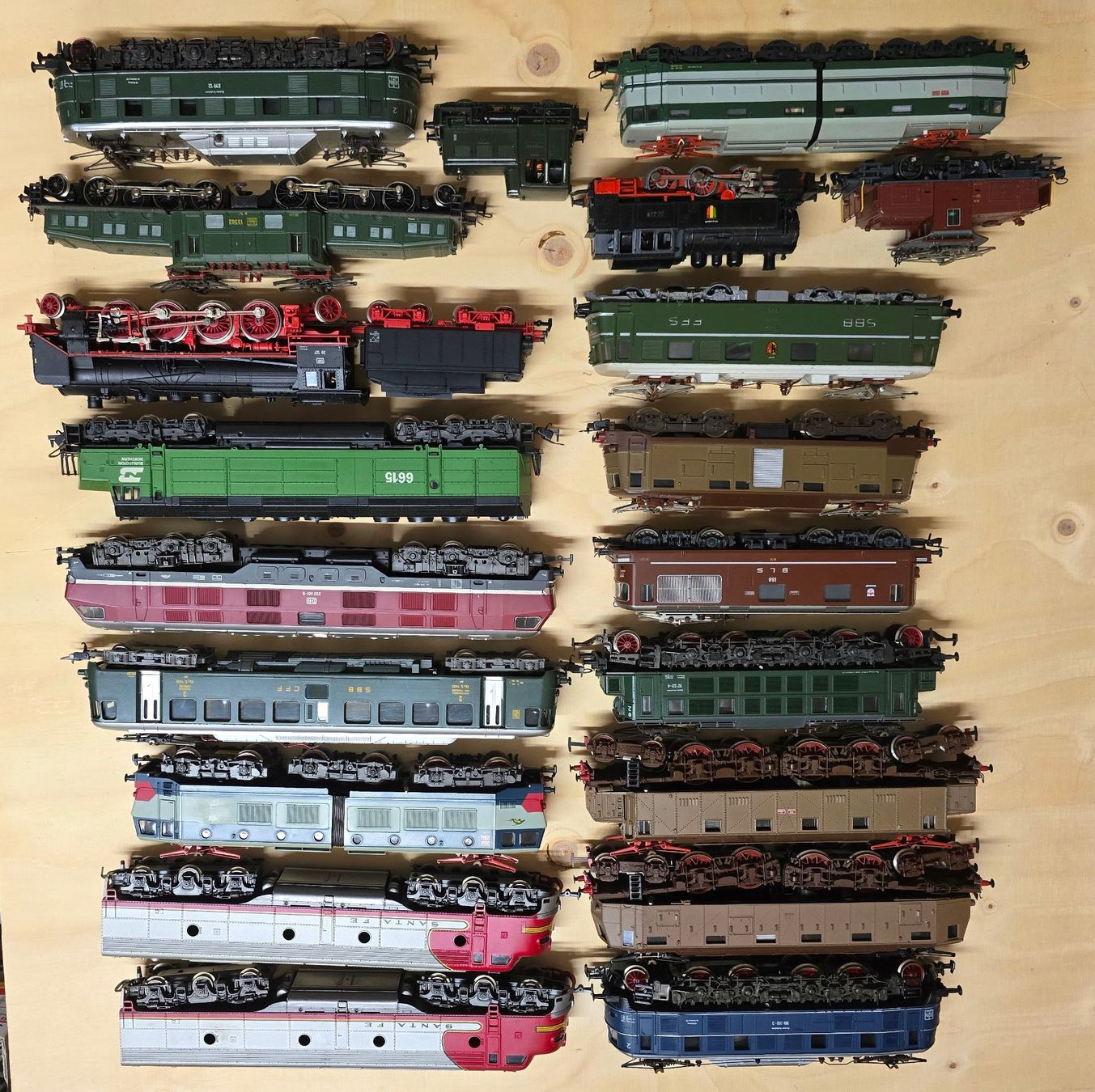 Rivarossi Modelleisenbahnen: Sammlung Modelleisenbahn Rivarossi HO – Neu (gemäss Beschreibung) aus Uettligen von frienisberg3043