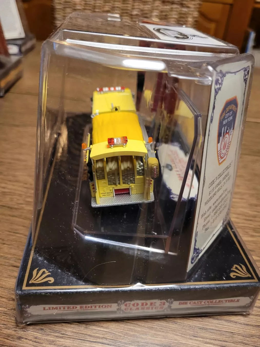 Modellautos: Code 3 Classics FDNY Mack Pumper 1:64 Gelb – Selten – Neu und originalverpackt aus Sonceboz-Sombeval von ter_9rc5 4