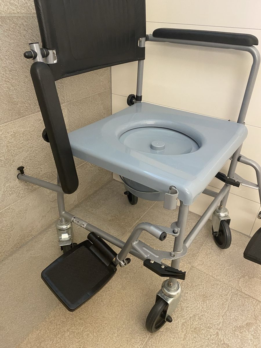 Rollstühle: Rollstuhl Dusche/Toilette mit Eimer gebraucht funktionsfähig – Gebraucht aus Effretikon von Kiri013 2