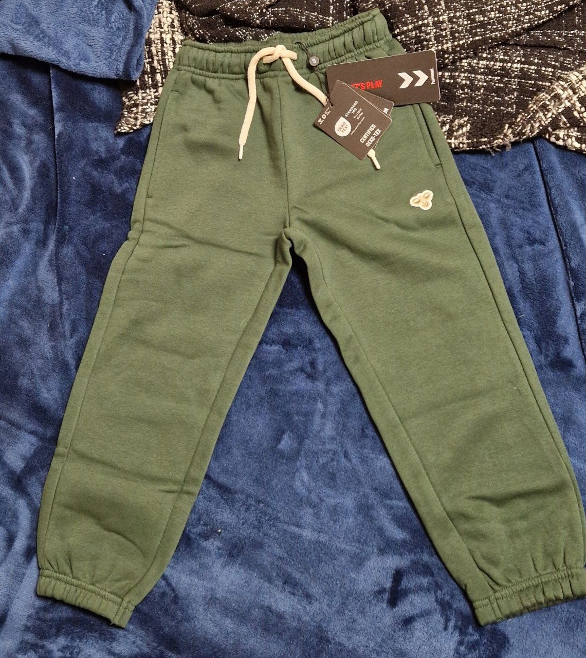 Pantaloni: pantalon sweat - jogging vert foncé taille 110 – Nuovo (secondo la descrizione) da Epalinges venduto da Ozili