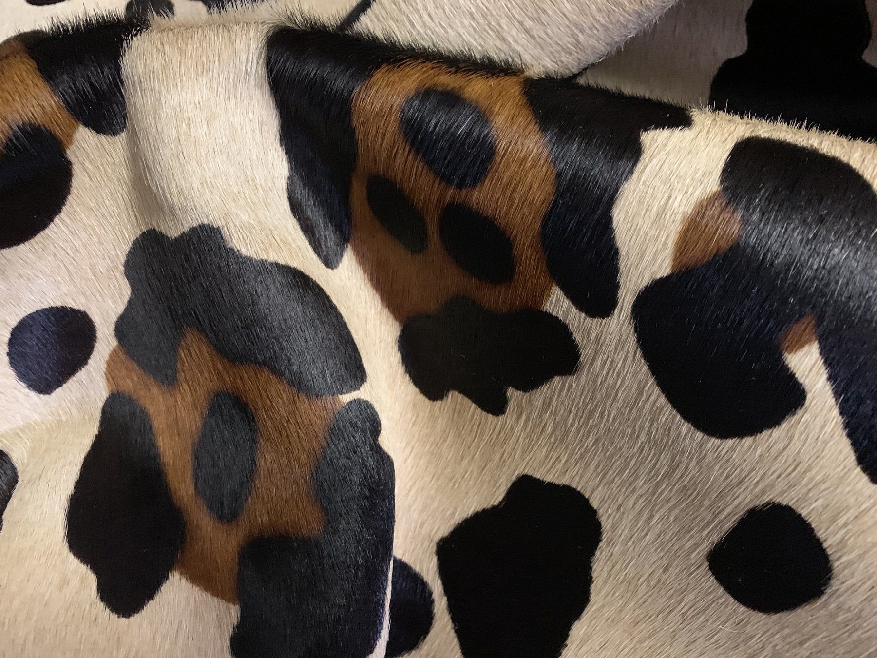 Tappeti: echtes Kuhfell Teppichl Jaguar – Nuovo e nell'imballaggio originale da Arbedo venduto da patagonialeatherrugs 2