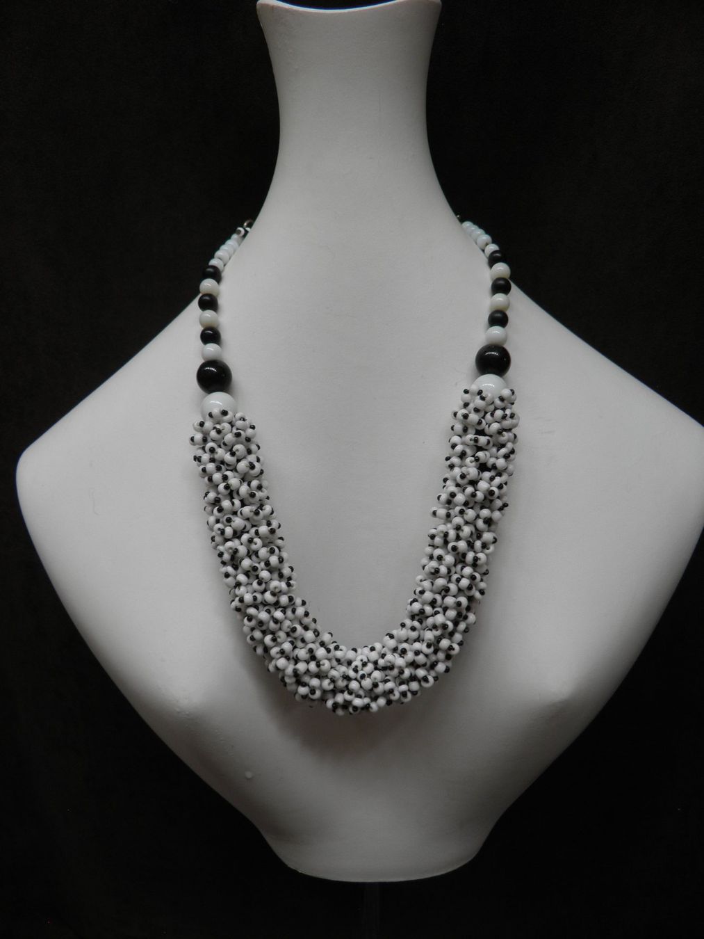 Catenine: Glasperlen-Collier schwarz-weiss – Usato da Rüti ZH venduto da corvus-corvus