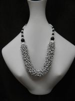 Glasperlen-Collier schwarz-weiss