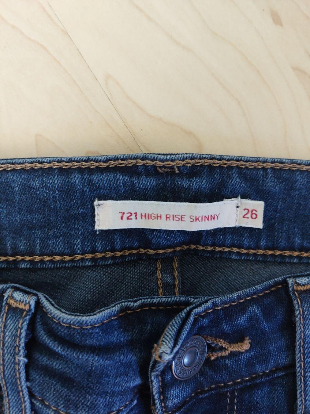 Levi's Jeans: Levi's skinny 26 – Usato da Corserey venduto da Matahari91