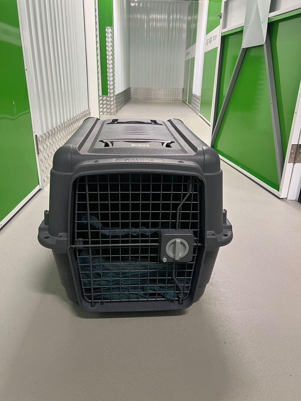 Käfige, Transport & Sicherheit: Hunde/Katzen-Transportbox – Gebraucht aus Frasnacht von bas_sm57