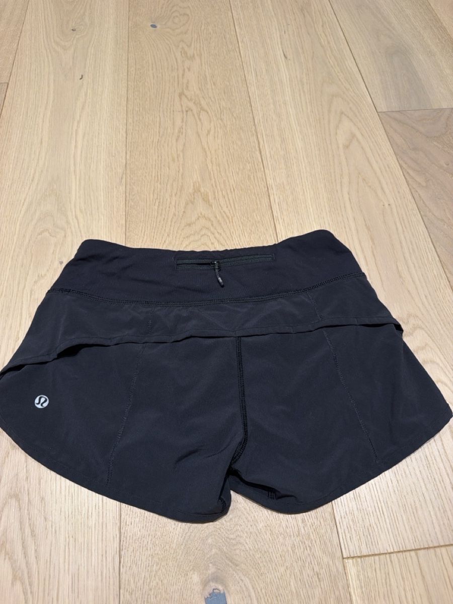 Lululemon Leggings: Lulu lemon shorts black  – Usato da Zürich venduto da sat_6pvq