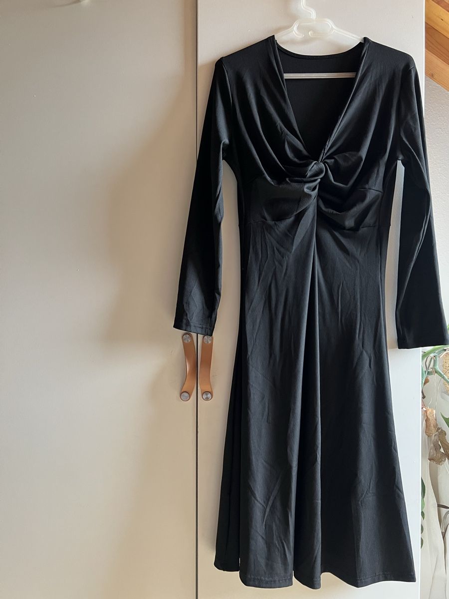 Vestiti: ROBE NOIRE EXTENSIBLE TWIST DÉCOLLETÉ M/L/XL – Nuovo (secondo la descrizione) da Fribourg venduto da alex_afs 1