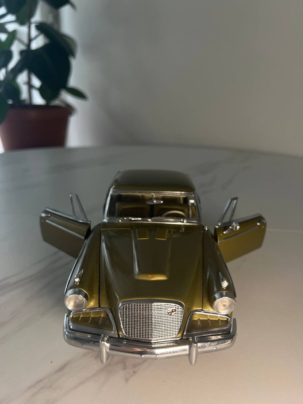 Modellini d'auto: Studebaker Golden Hawk 1957 Modellauto 1:18 – Usato da Basel venduto da hol_8ldp 4