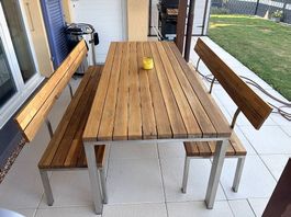 Table et 2 bancs de jardin 
