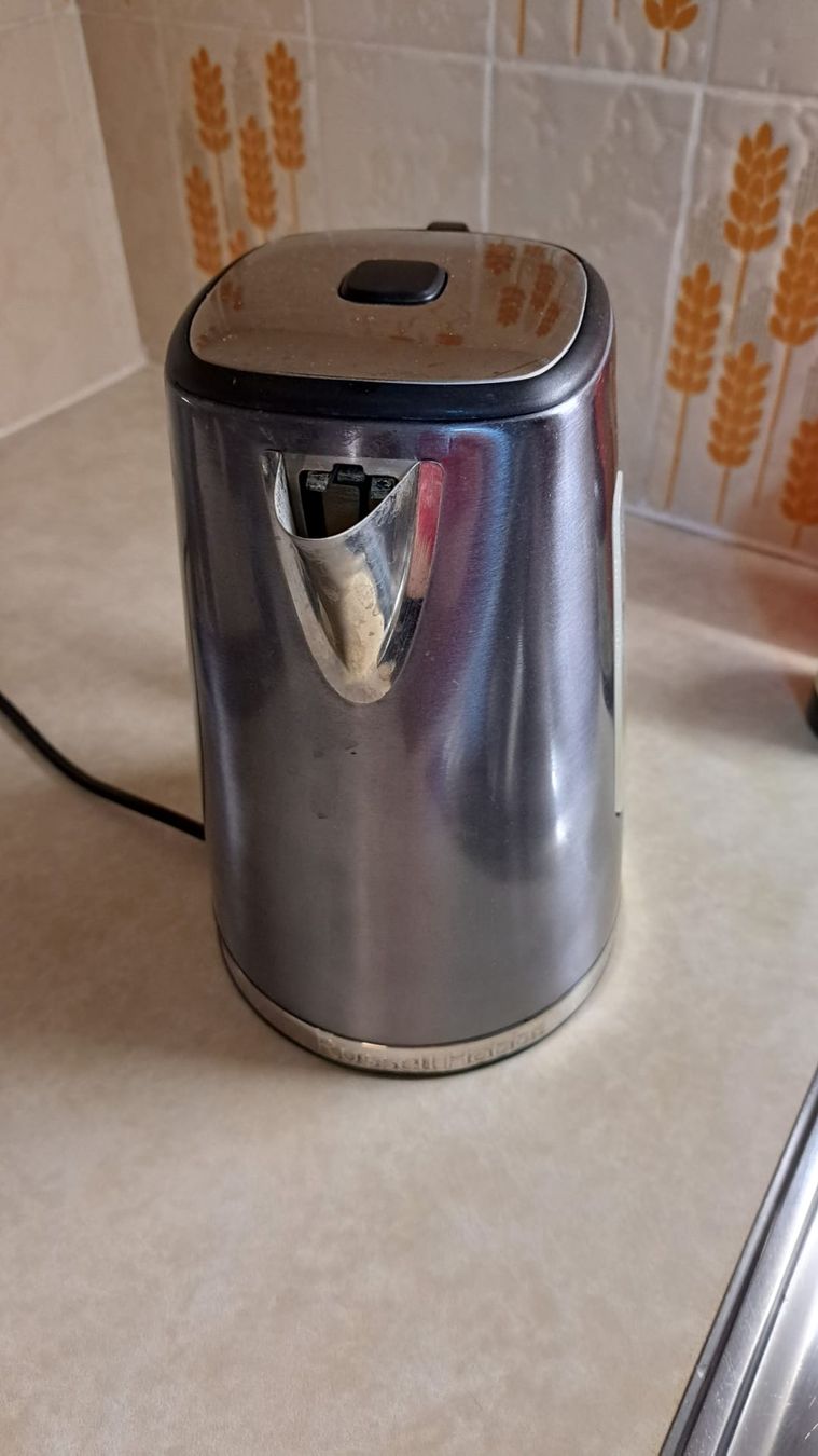 Russell Hobbs Wasserkocher: Bouilloire électrique inox – Gebraucht aus Bussigny von Zabeth1030 1