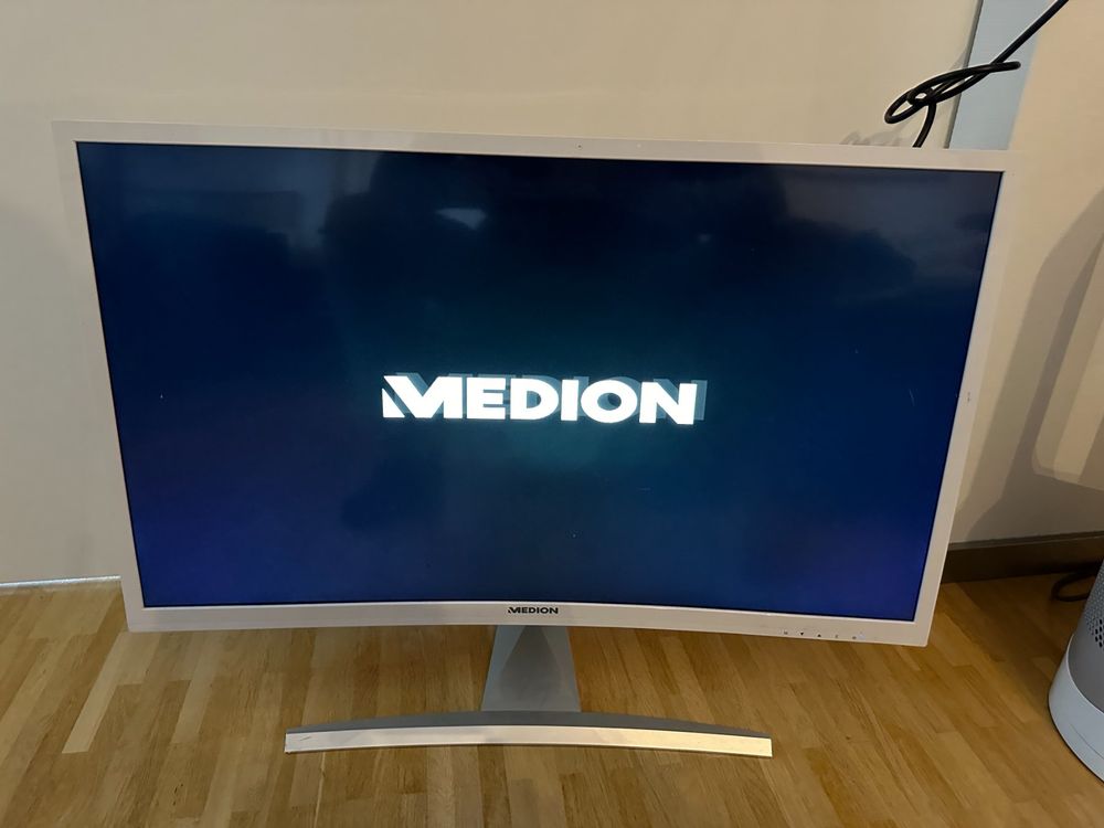 Medion AKOYA X58322 Weiss Curved LED Monitor 80cm (Gebraucht) in Zürich ...
