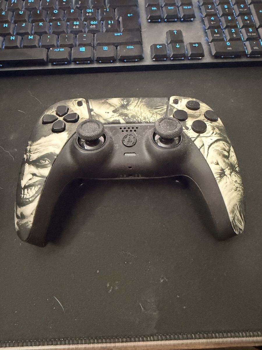 Sony Controller: Verkaufe einen AIM PS5 Controller im Joker Design  – Gebraucht aus Selzach von SiendoGaming 1