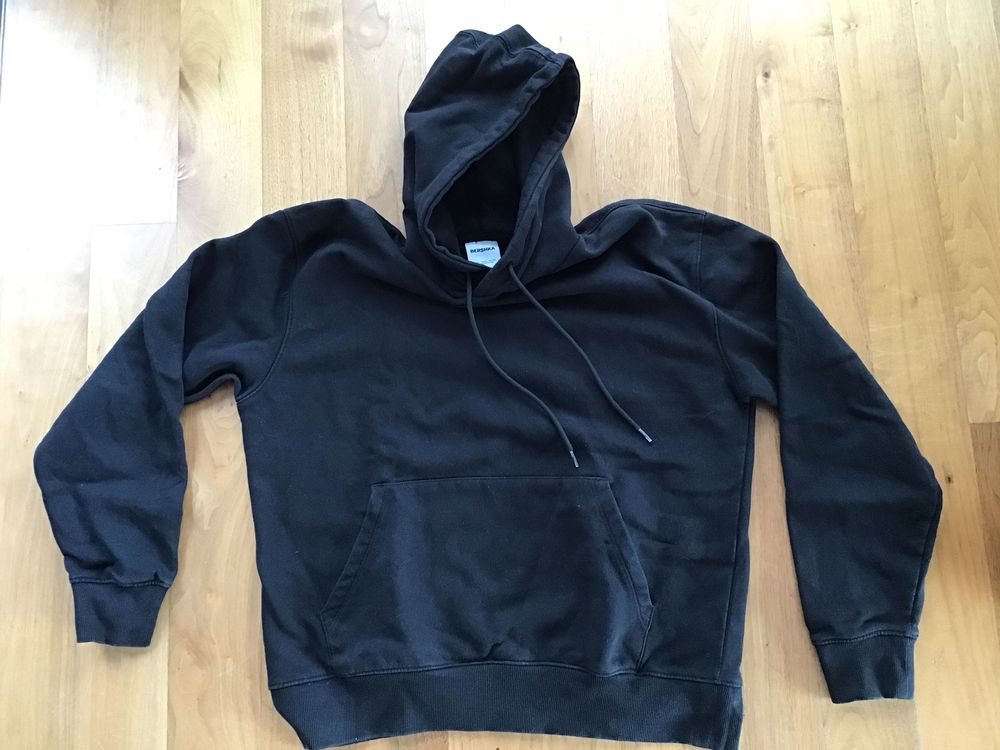 Bershka Pulls & Sweat-shirts: Bershka Hoodie Herren Grösse M schwarz – D'occasion à Malans GR par merlot03