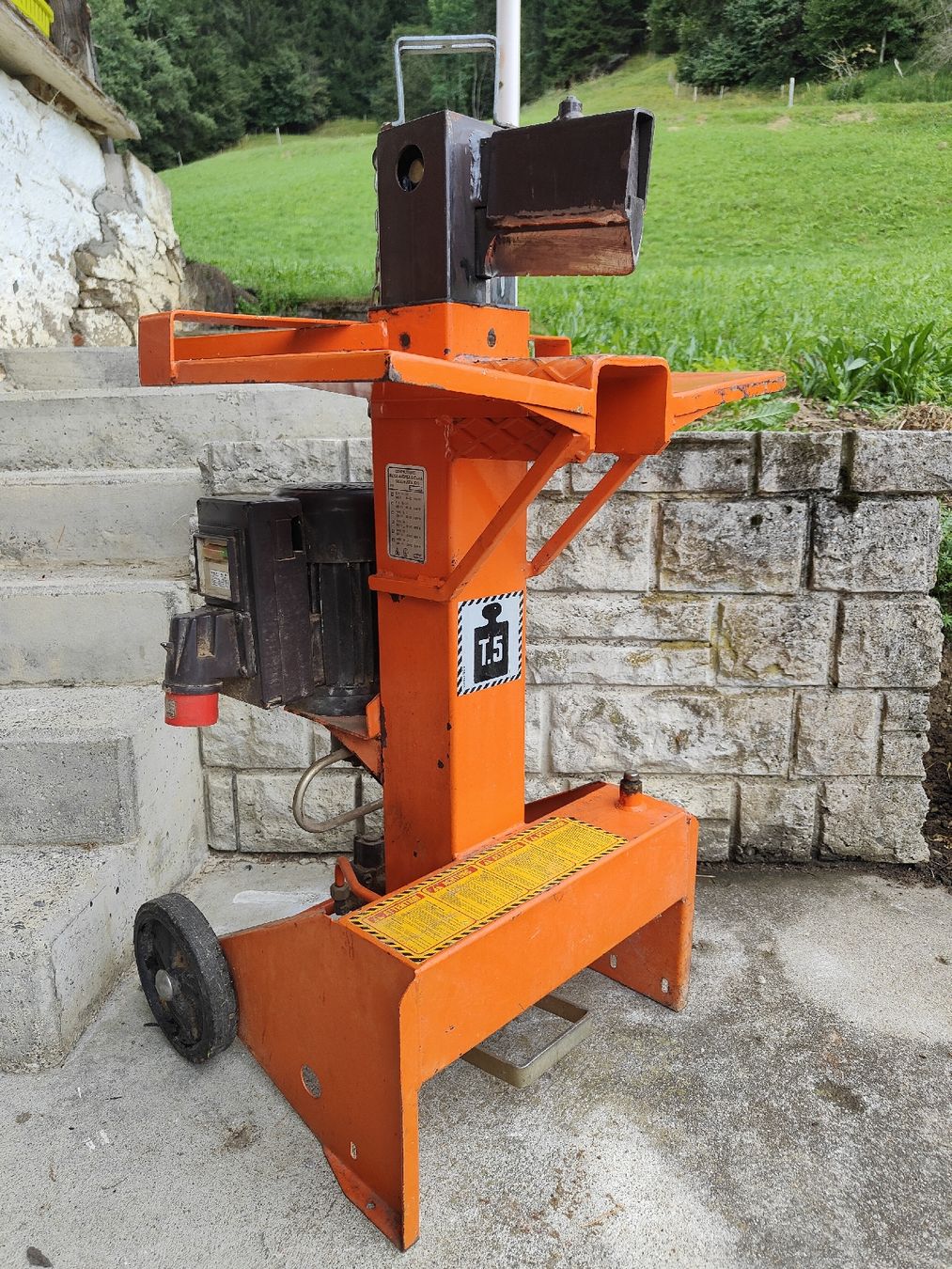 Tutte le macchine: Elektroholzspalter 5t mieten – Usato da Oey venduto da DigRent