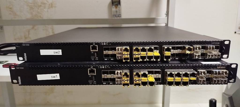 Lenovo PC: 2× Lenovo ThinkSystem NE1032  Switch 10Gb SFP+ – Usato da Etoy venduto da Ctrl0