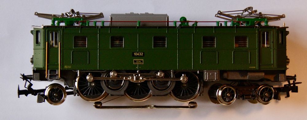 Locomotive électrique Märklin 3042 – Train Voyageur HO – Analogique Alternatif – Très Bon état