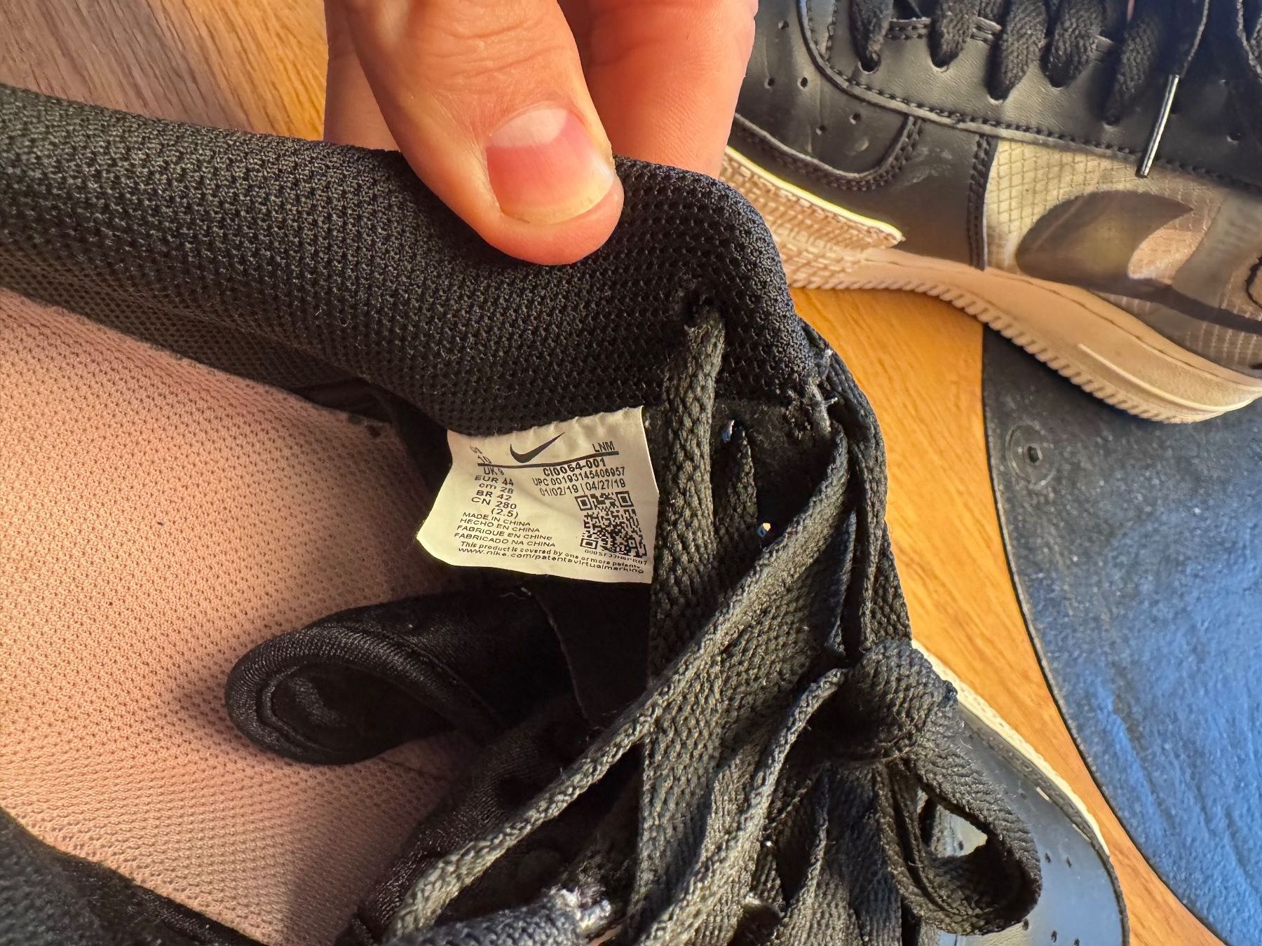 Nike Scarpe da uomo: Nike Air Force 1, Grösse 44, Schwarze Sneaker – Usato da Schiers venduto da LOET3 2