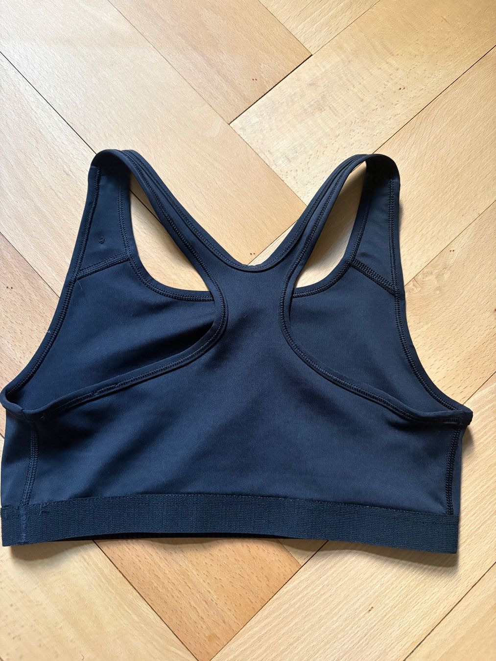 Nike Tops: Nike Sport Top, schwarz, Grösse S – D'occasion à Winterthur par Lepetitprince18 1
