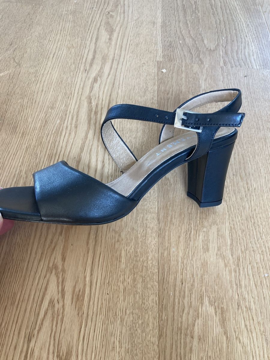 Damenschuhe: Sandalette, Marke Pavement, neu, Grösse 38 – Neu (gemäss Beschreibung) aus Binningen von kku01