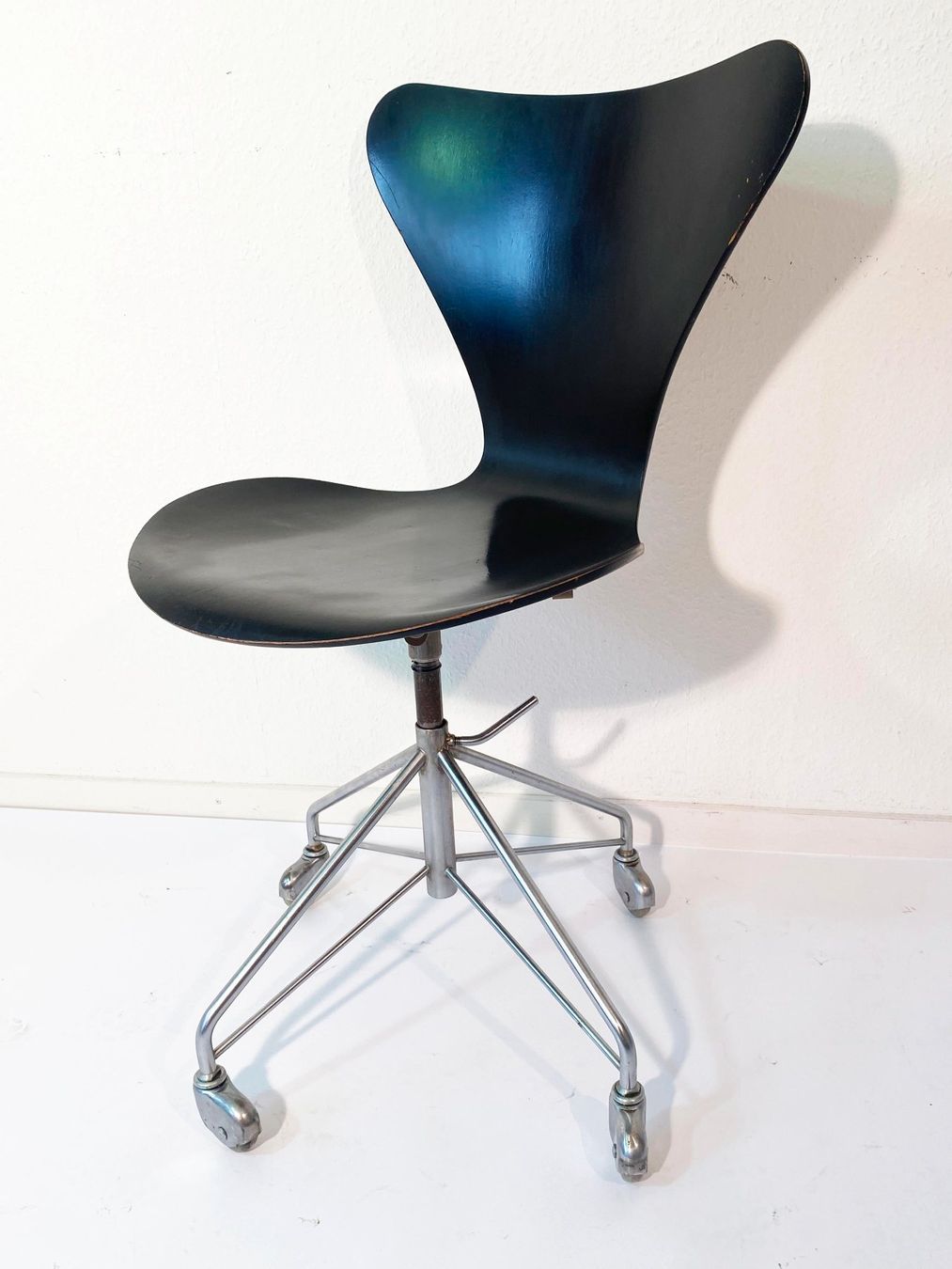 Fritz Hansen Chaises: Arne Jacobsen Model 3117 – D'occasion à Beringen par Kultgut 1