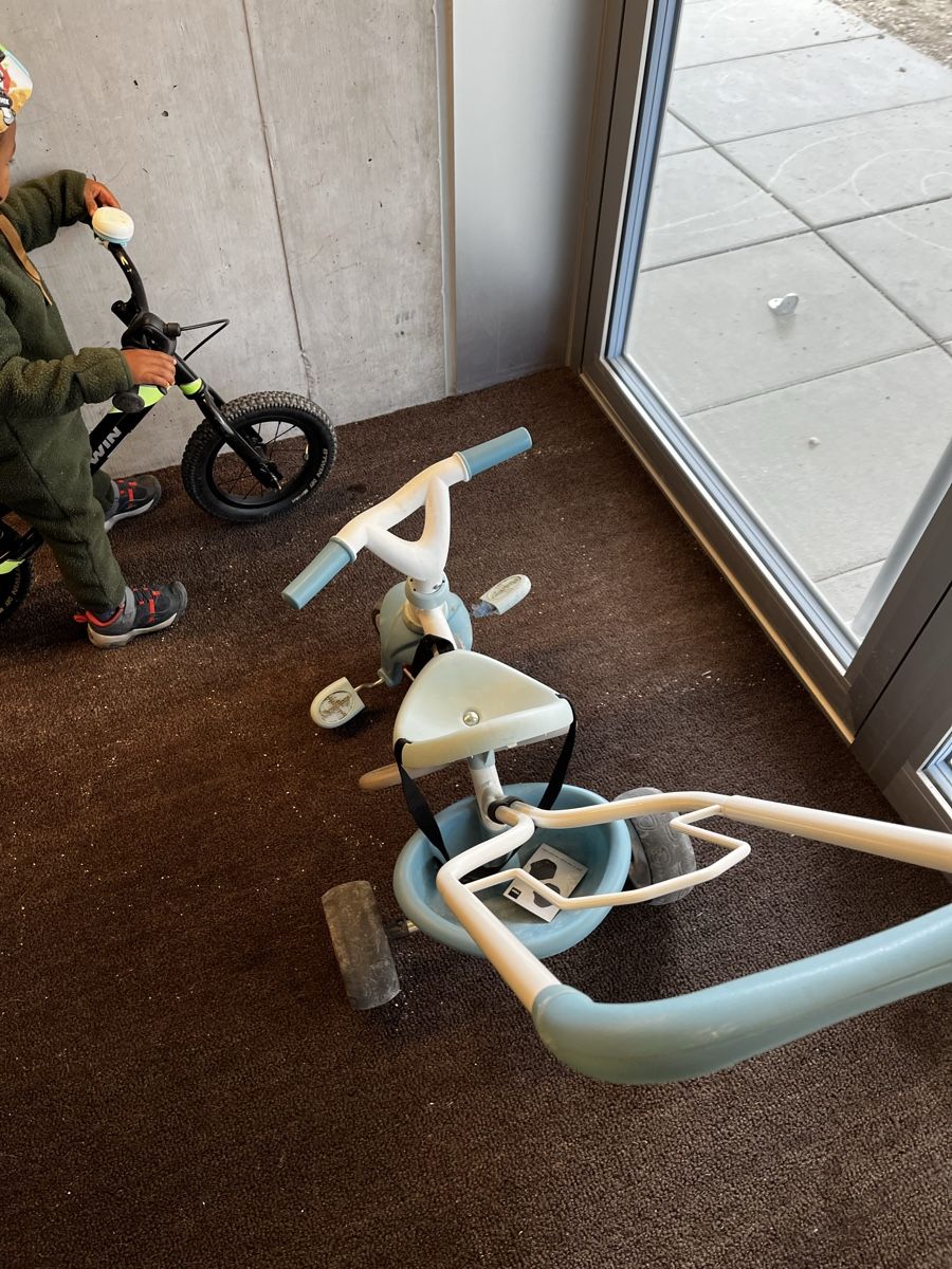 Smoby Veicoli per bambini: Baby tricycle – Usato da Pfäffikon ZH venduto da 45v_8w27 2