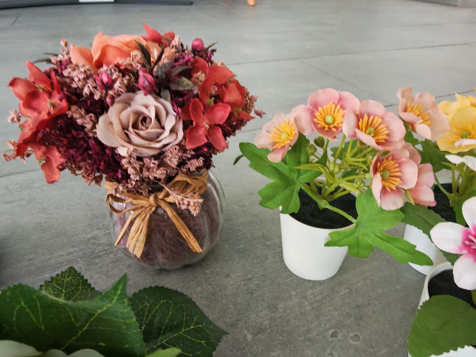 Tutte le decorazioni: Vibrant Artificial Flower Bouquets – Nuovo (secondo la descrizione) da Büsserach venduto da mis_fg52 1