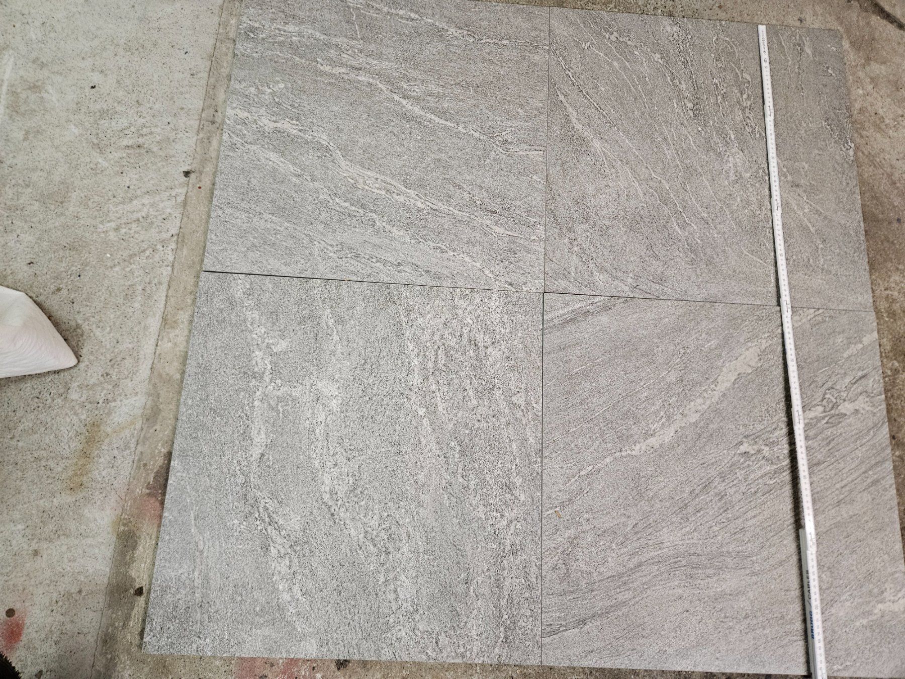 Rivestimenti per pavimenti: Bodenplatten 8 Stück a 0,60×0,60cm – Nuovo e nell'imballaggio originale da Schattenhalb venduto da rri_6cwc 2