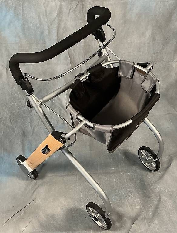 Ausili per la deambulazione: Trust Care Lets Go Indoor Rollator mit Tablett & Tasche – Usato da Pfeffingen venduto da Tackiboy 1