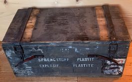 Holzkiste der CH Armee für Sprengstoff Plastit