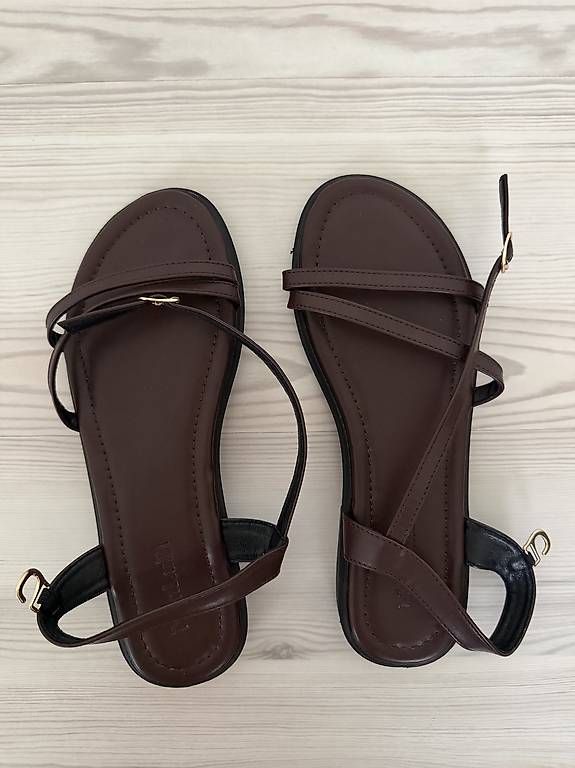 Scarpe da donna: Braune Riemchensandalen Gr. 38/39 – Usato da Frauenfeld venduto da _vivano_