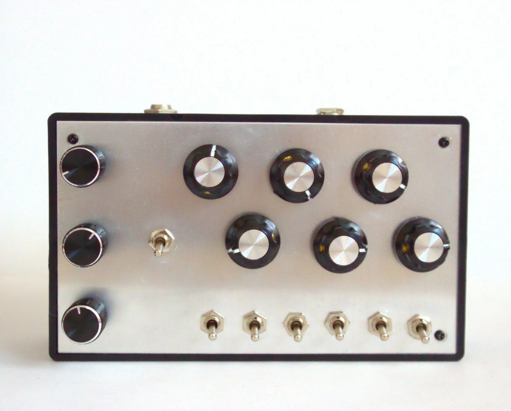 Instruments de musique: King Drone - analoger Drone Synthesizer mit 6 Oszillatoren – D'occasion à Bern par Huglimat