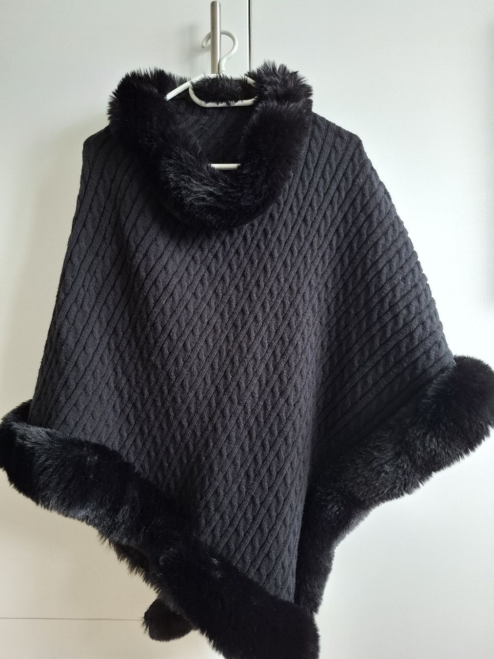 Shein Giacche: flauschiger Poncho – Nuovo e nell'imballaggio originale da Neuenhof venduto da summer_25 2