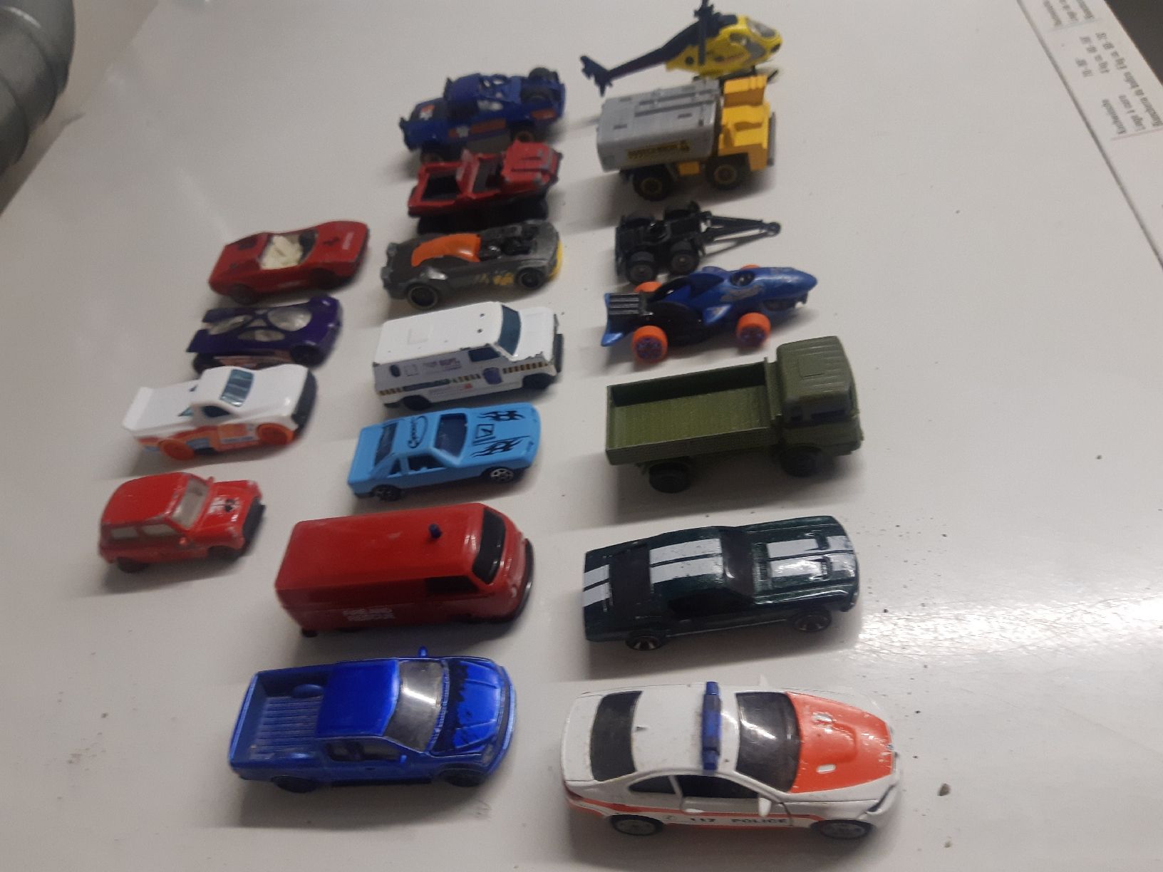 Jouets: Diverse Spielzeugautos – D'occasion à luzern par zola7 4