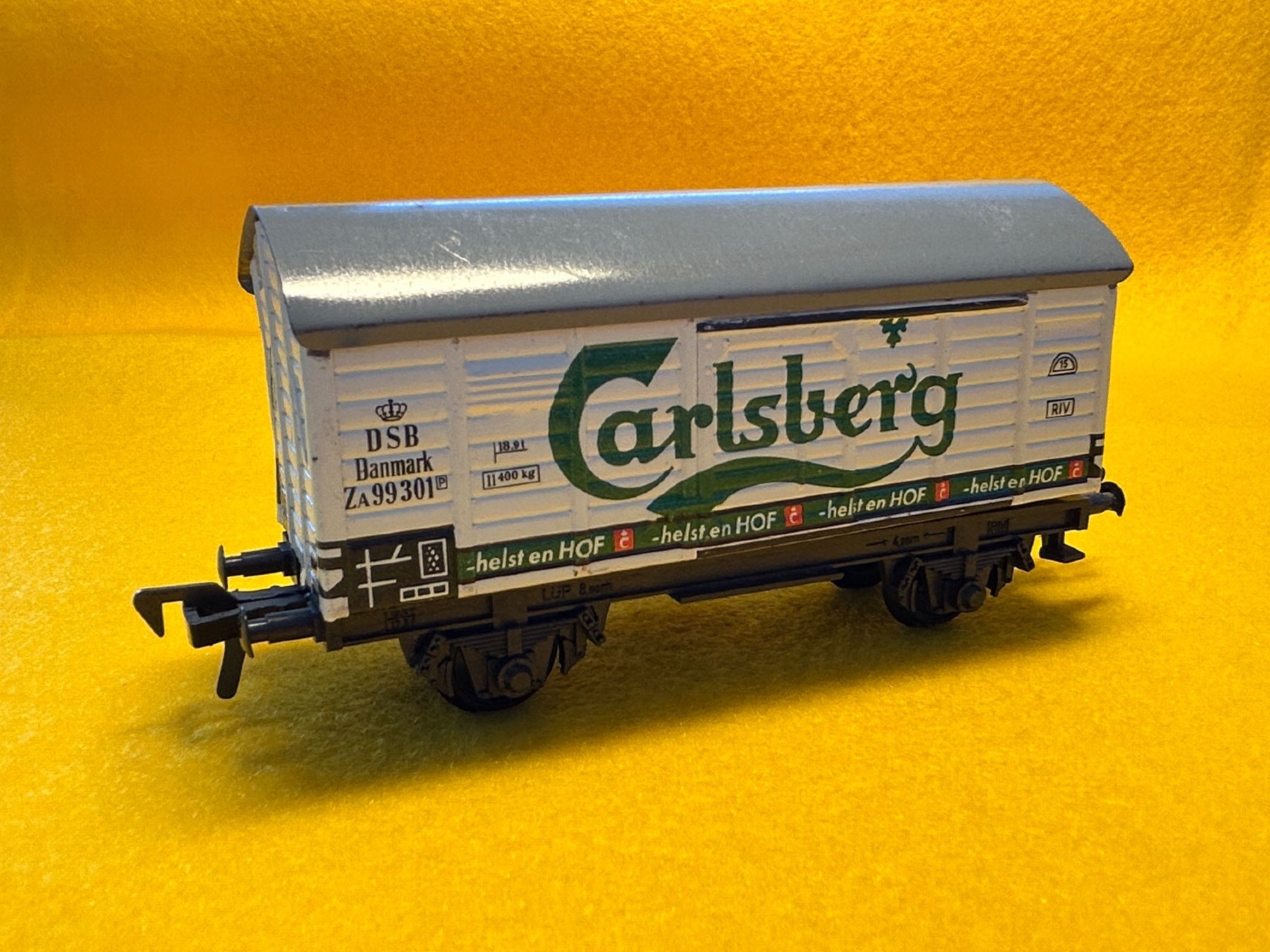 Fleischmann Modellini di ferrovie: Güterwagen "Carlsberg" 2-achsig von Fleischmann – Usato da Biel/Bienne venduto da Malachit