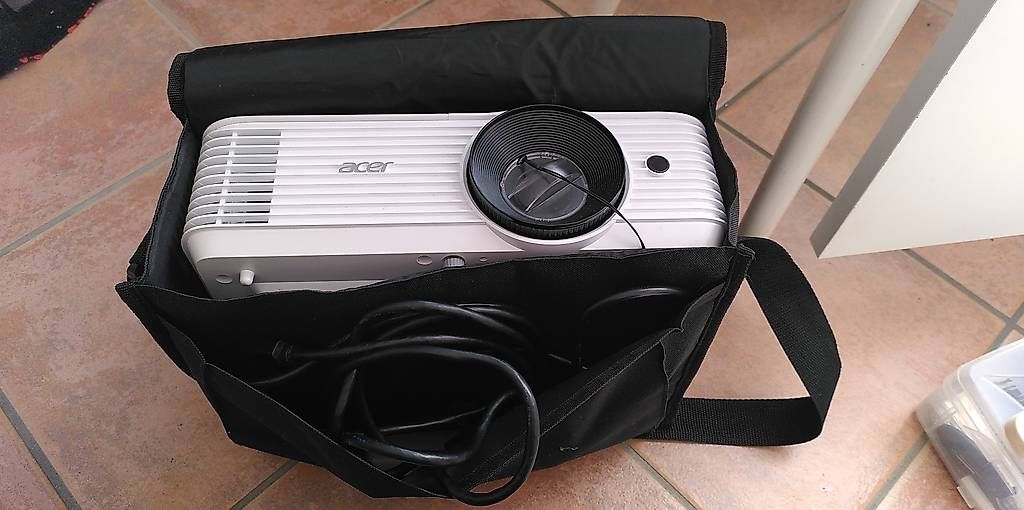 Acer Proiettori: Beamer Acer HD 4000 lumen – Usato da Ludiano venduto da licealice