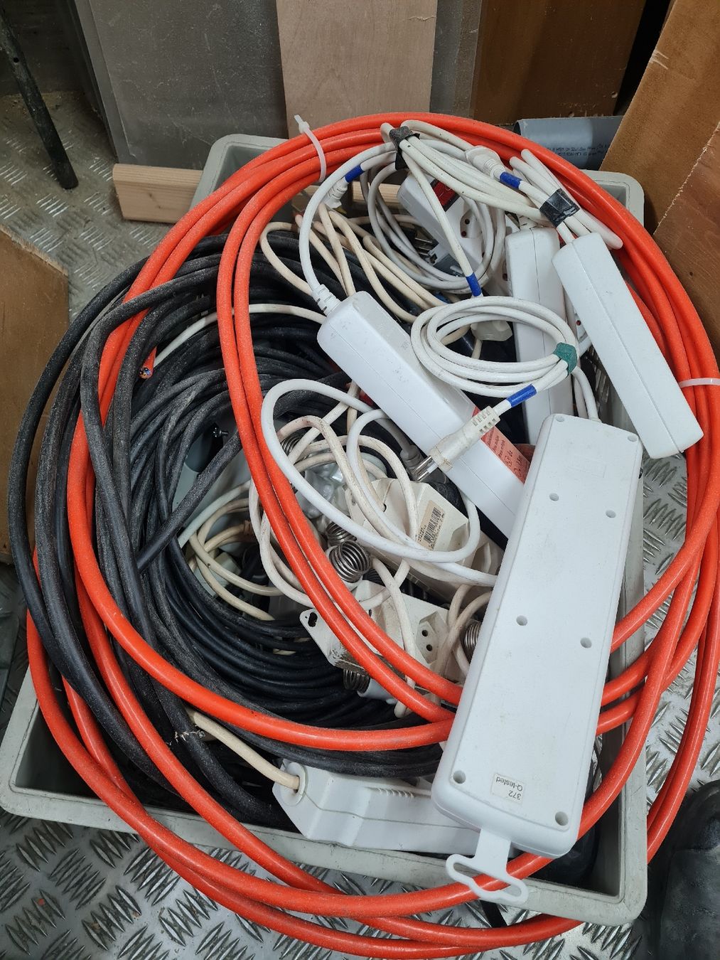 Alimentazione elettrica: divers matériels électriques – Usato da Villarepos venduto da jerjer22 1