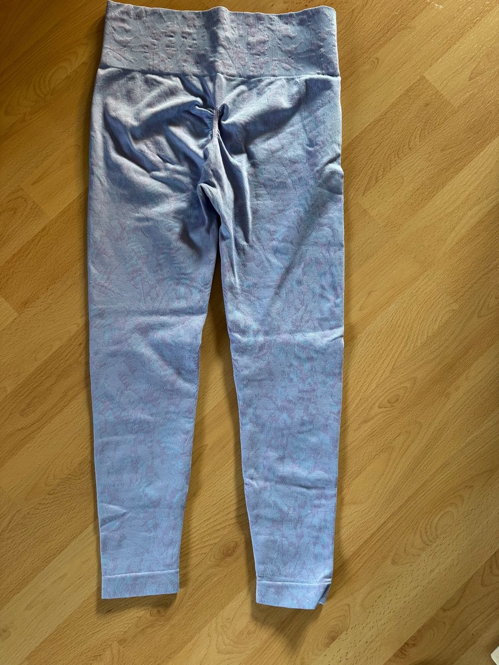 Gymshark Leggings: Gymshark adapt butterfly Grösse M neu – Neu (gemäss Beschreibung) aus Dürrenäsch von 1kirs 1