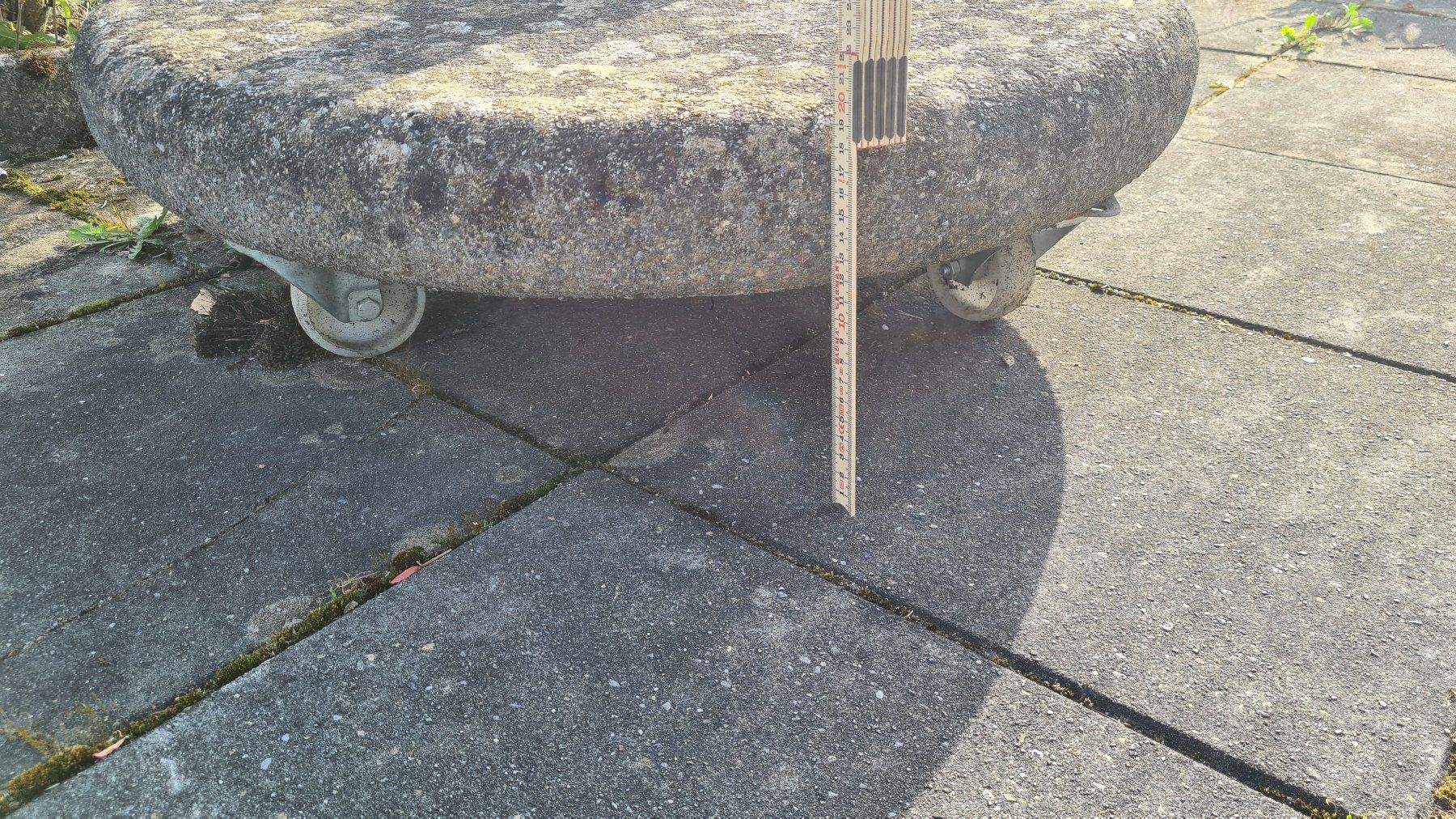 Altro: Robuster Sonnenschirmständer aus Stein mit Rollen! – Usato da Hombrechtikon venduto da Arica1 1